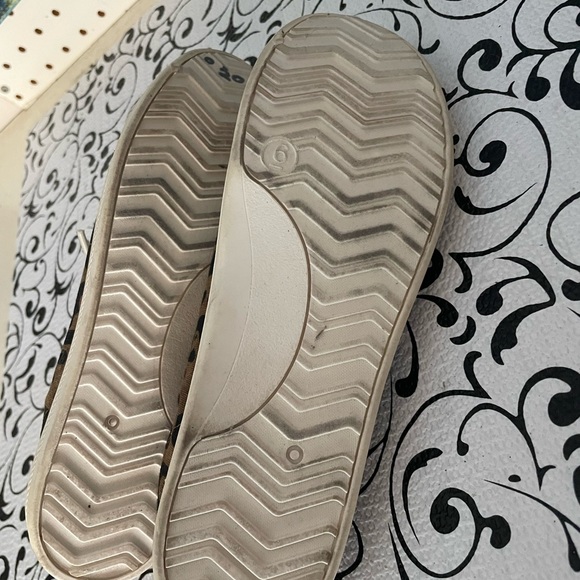 Ladies slip on shoes. Size 5. - Picture 6 of 6